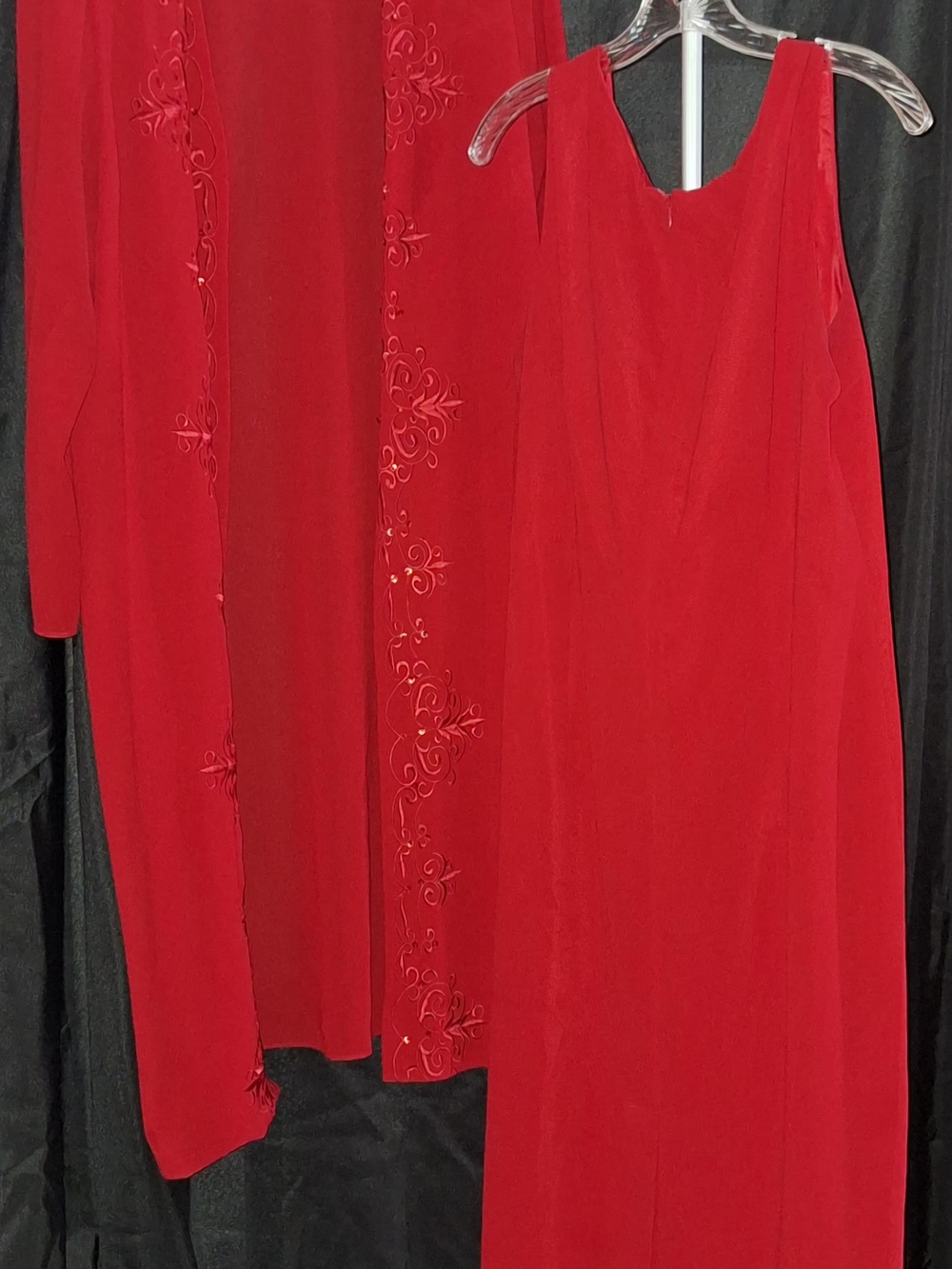 Elegant Red Long-Sleeve Embroidered Women's Dress - Picture 3 of 4